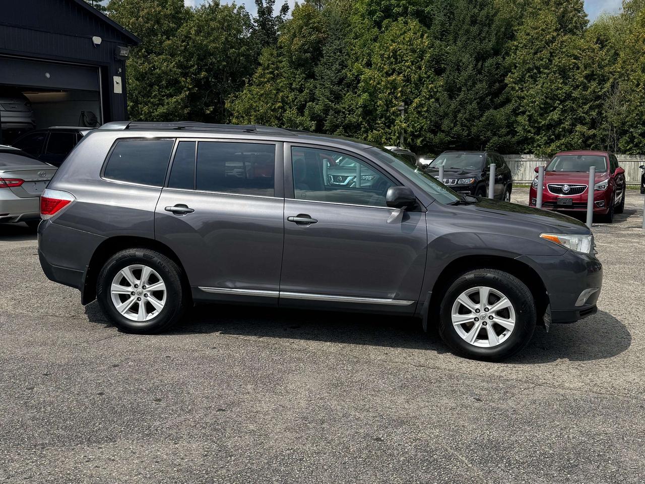 2013 Toyota Highlander BASE Photo