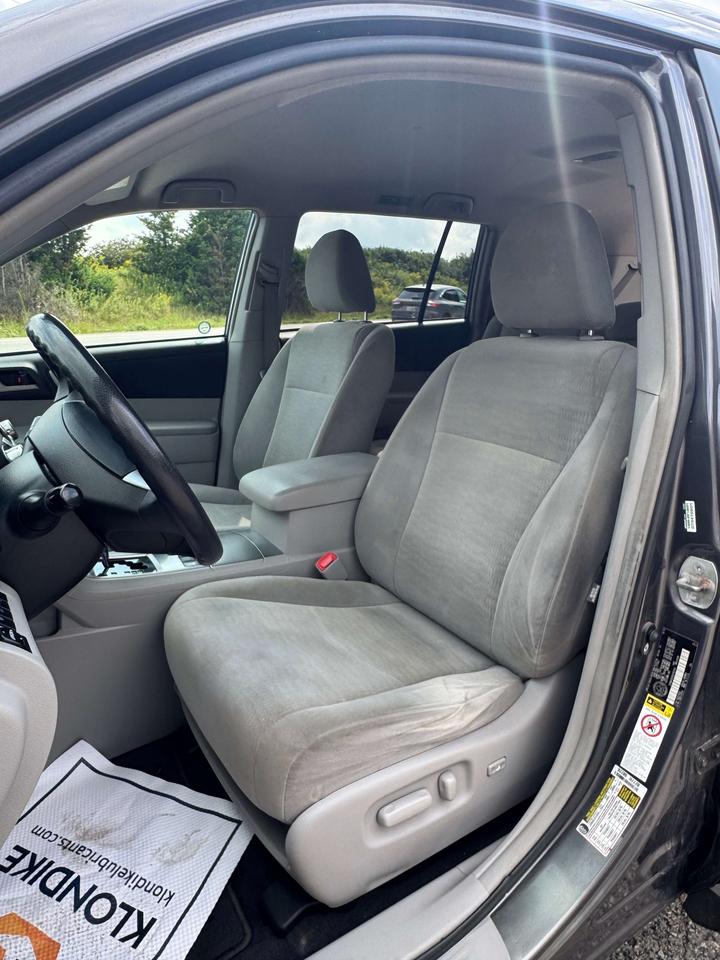 2013 Toyota Highlander BASE Photo