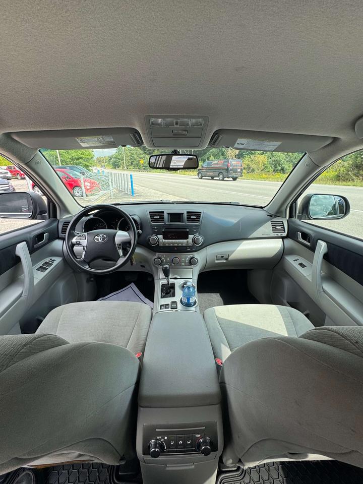2013 Toyota Highlander BASE Photo