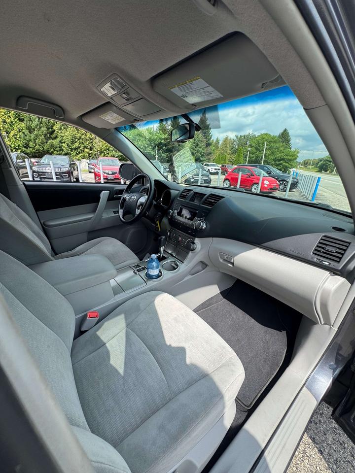 2013 Toyota Highlander BASE Photo