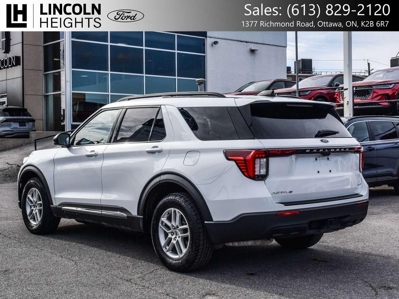 2025 Ford Explorer Active Photo