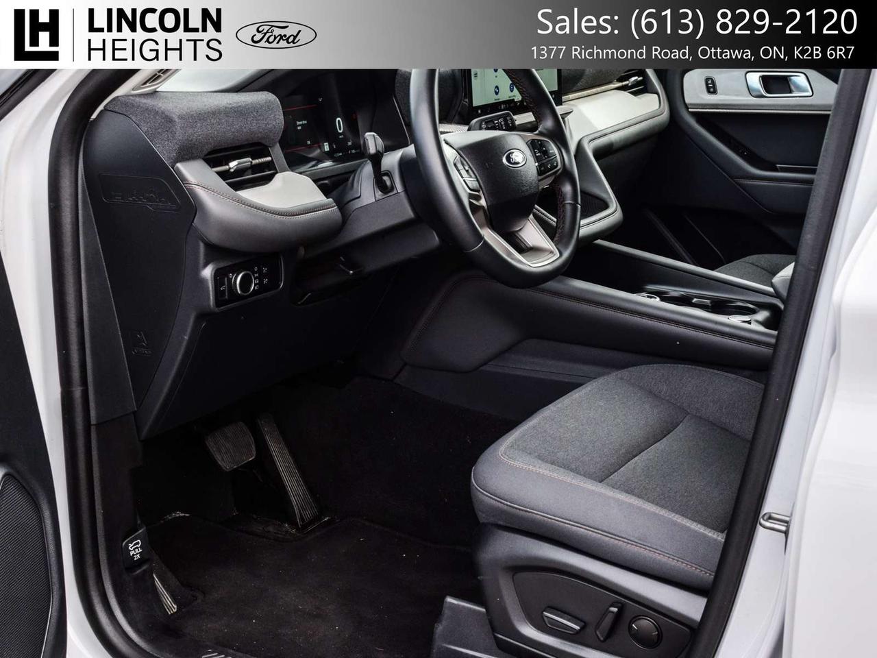 2025 Ford Explorer Active Photo
