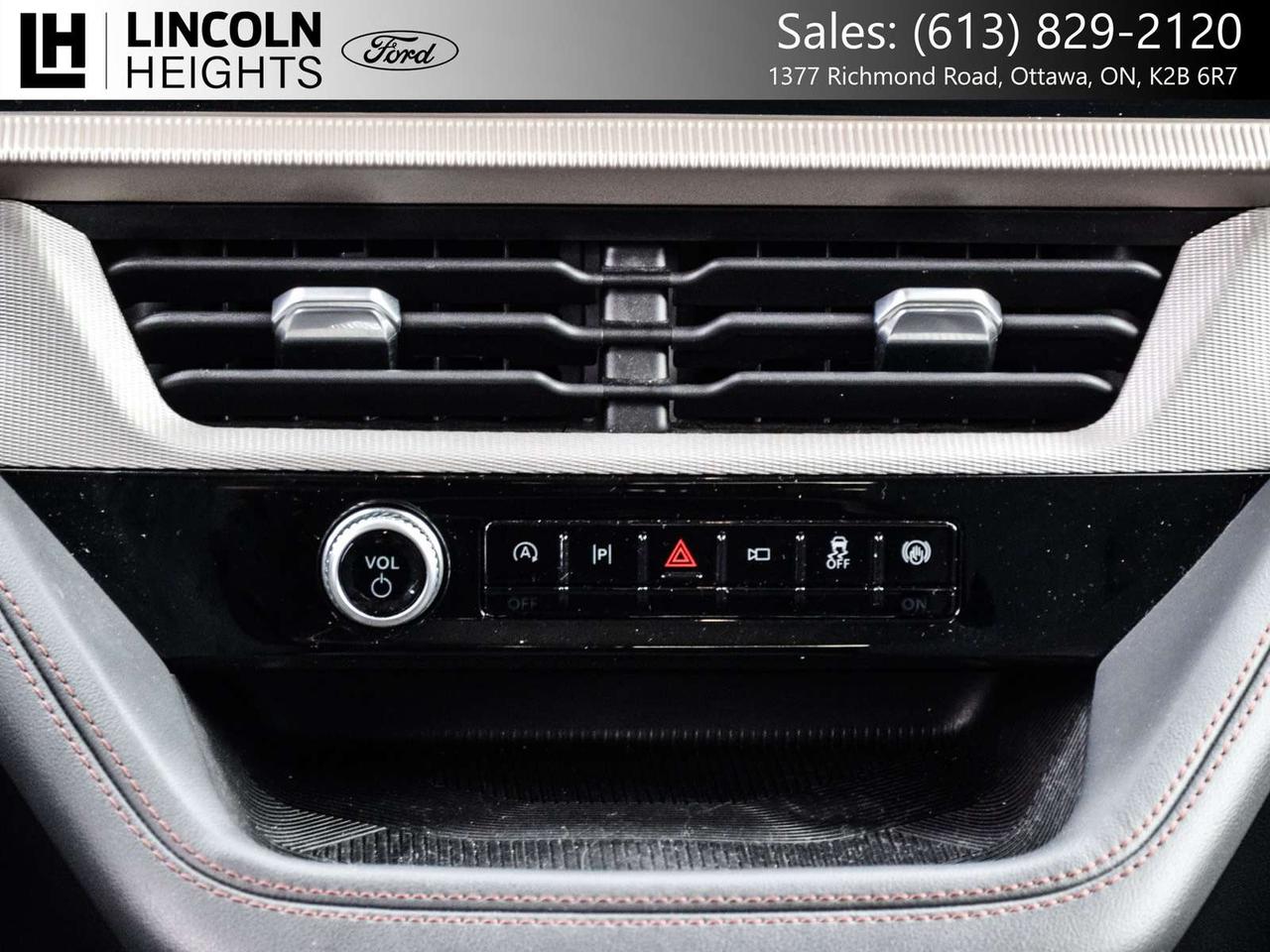 2025 Ford Explorer Active Photo