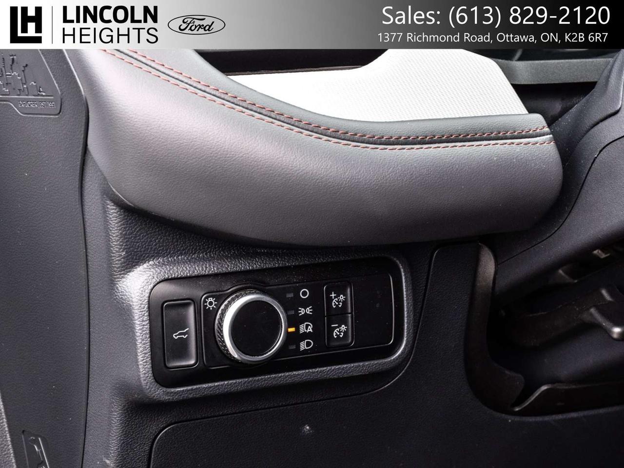 2025 Ford Explorer Active Photo