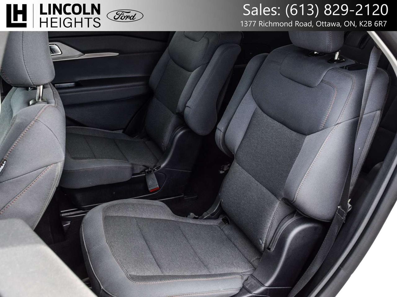 2025 Ford Explorer Active Photo