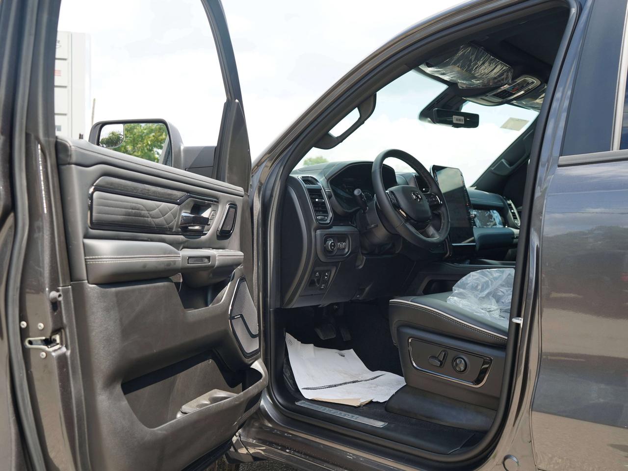 2026 RAM 1500 LIMITED, NIGHT EDITION, DUAL SUNROOF Photo