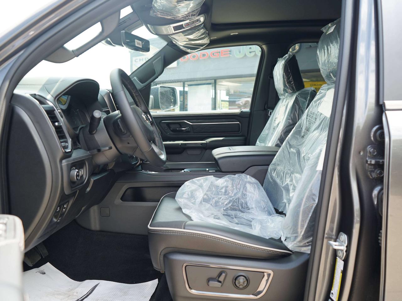 2026 RAM 1500 LIMITED, NIGHT EDITION, DUAL SUNROOF Photo