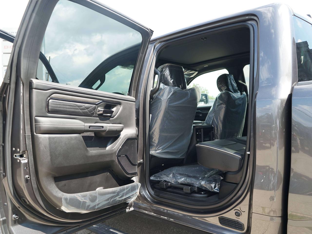 2026 RAM 1500 LIMITED, NIGHT EDITION, DUAL SUNROOF Photo