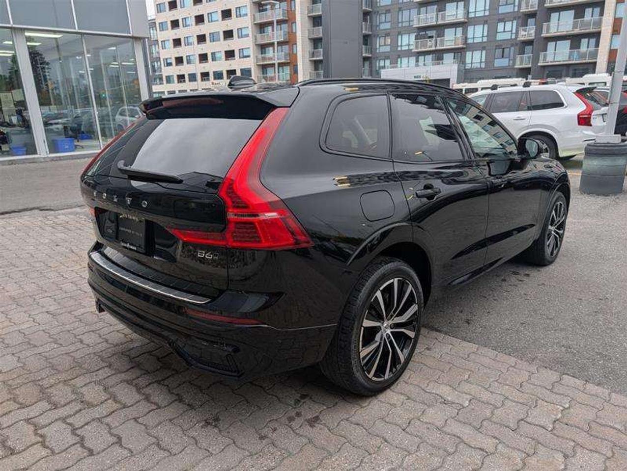 2023 Volvo XC60 B6 Plus   Climate   20s   Clean   1 Owner Photo