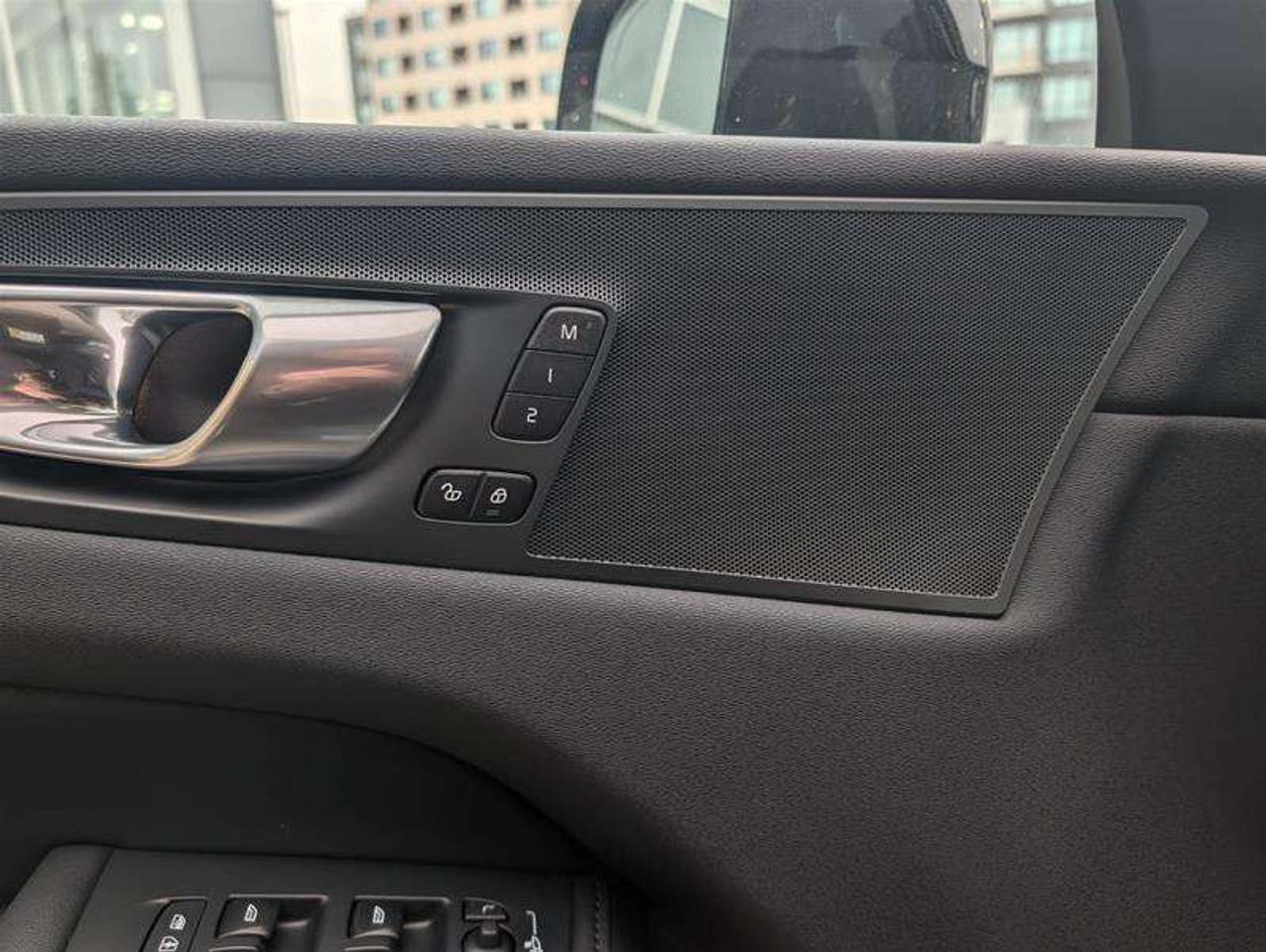 2023 Volvo XC60 B6 Plus   Climate   20s   Clean   1 Owner Photo
