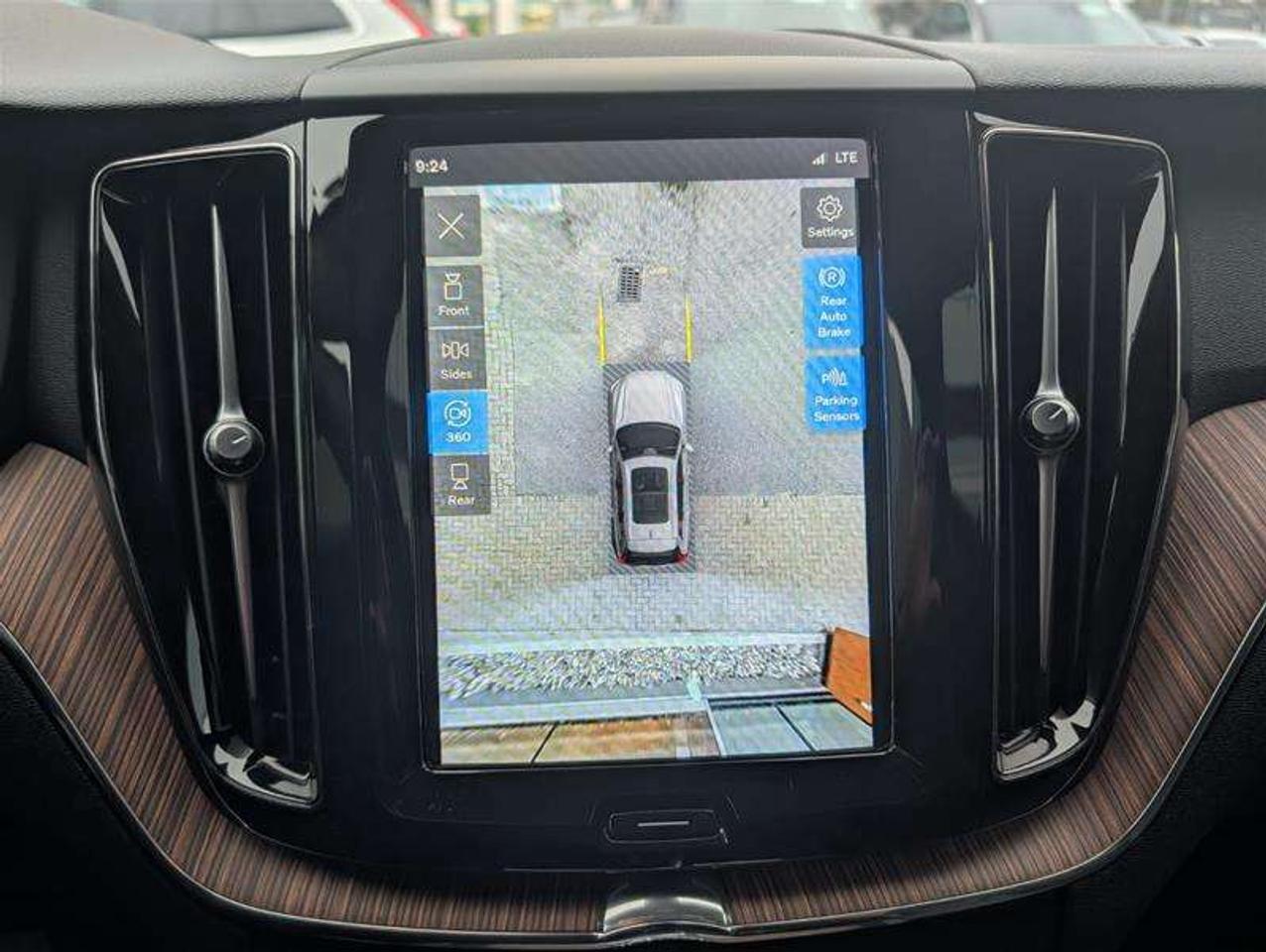 2023 Volvo XC60 B6 Plus   Climate   20s   Clean   1 Owner Photo