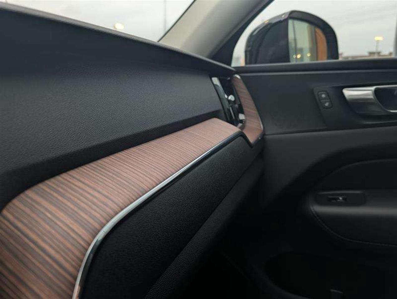 2023 Volvo XC60 B6 Plus   Climate   20s   Clean   1 Owner Photo