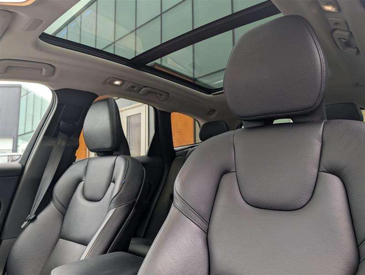 2023 Volvo XC60 B6 Plus   Climate   20s   Clean   1 Owner Photo