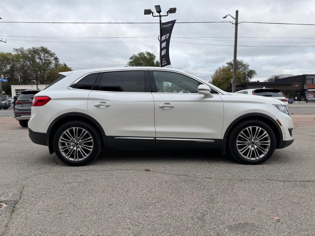 2017 Lincoln MKX AWD 4DR RESERVE Photo