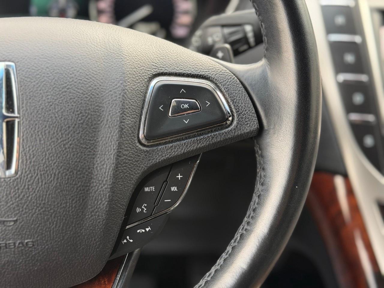 2017 Lincoln MKX AWD 4DR RESERVE Photo