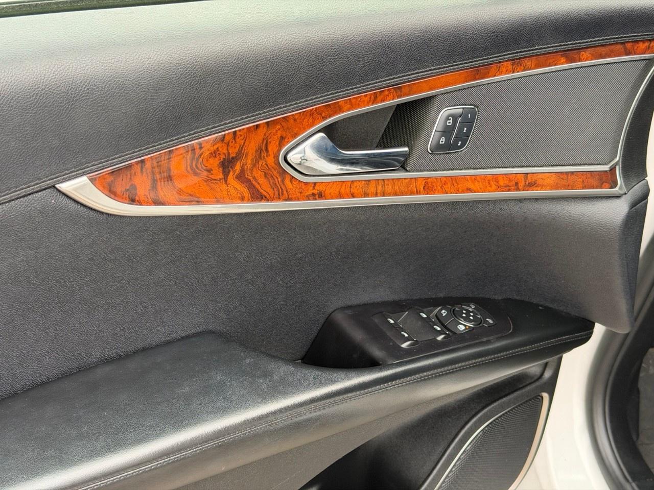 2017 Lincoln MKX AWD 4DR RESERVE Photo