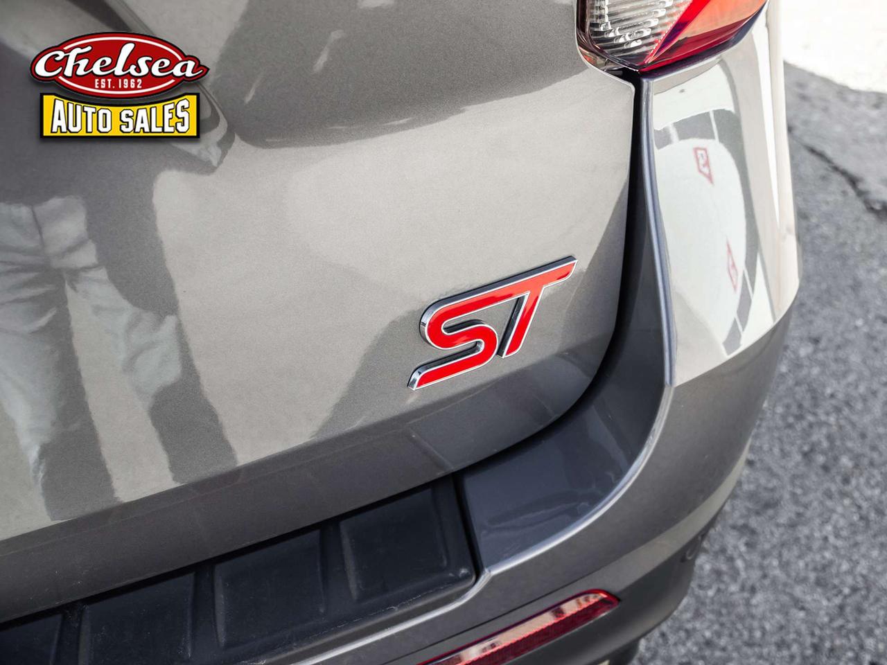 2022 Ford Explorer ST AWD Photo