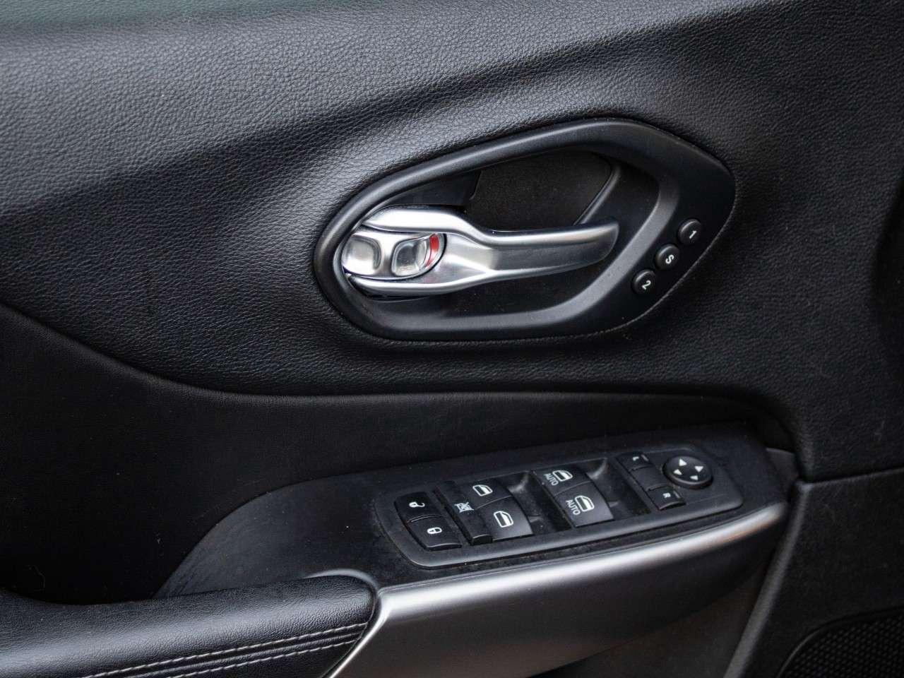 2020 Jeep Cherokee Overland 4x4 Photo4