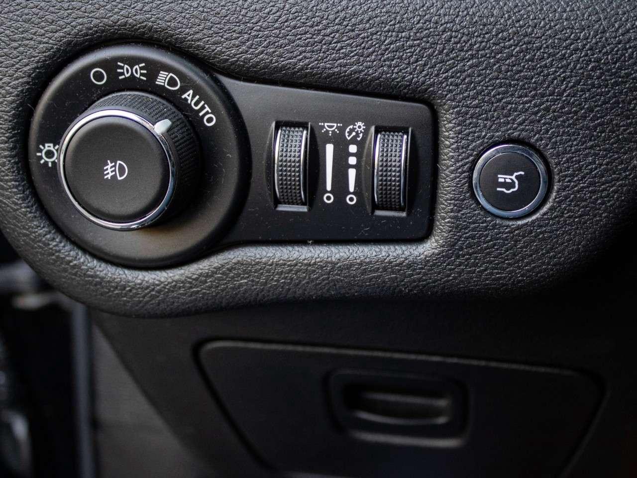 2020 Jeep Cherokee Overland 4x4 Photo