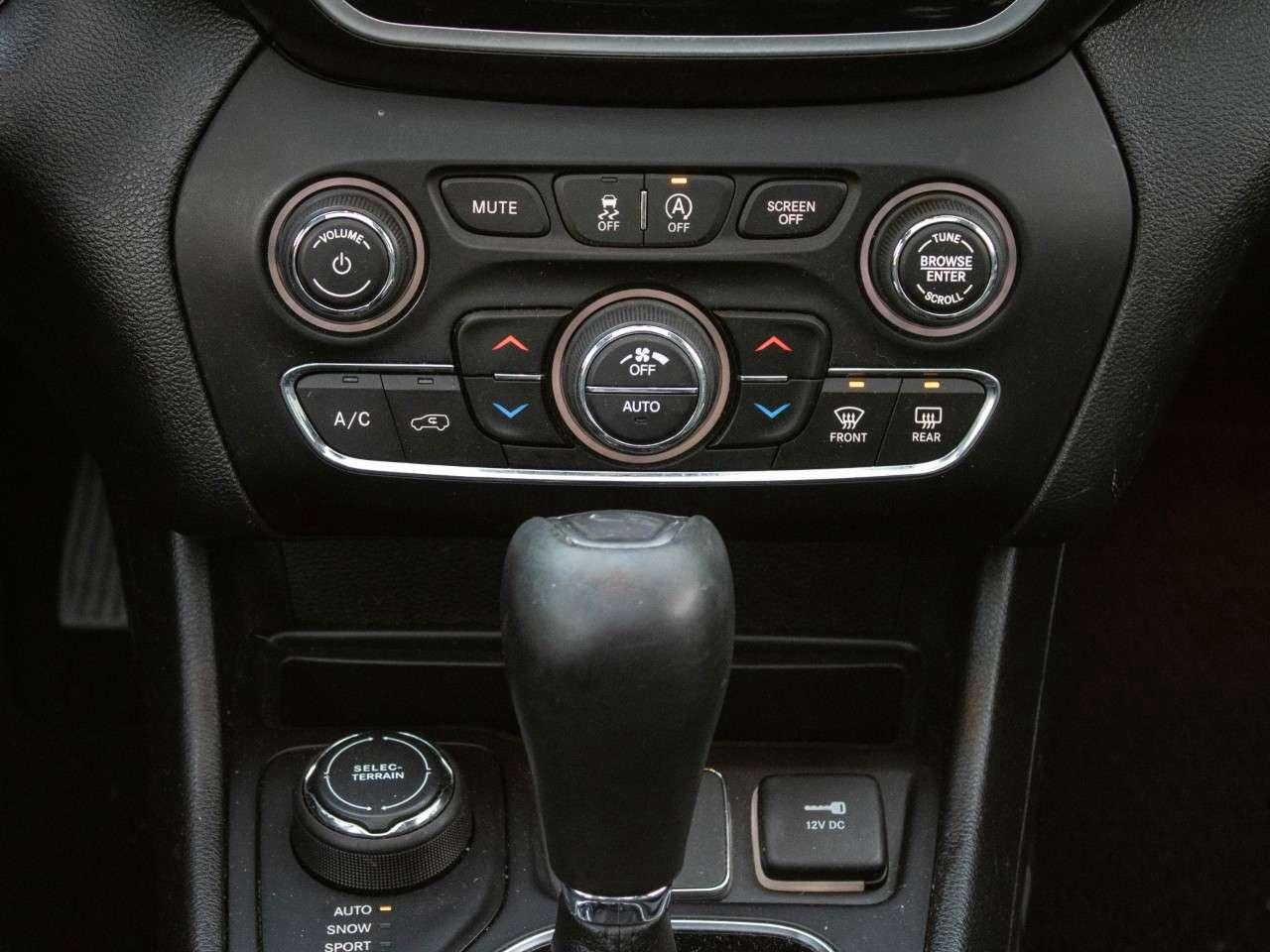 2020 Jeep Cherokee Overland 4x4 Photo