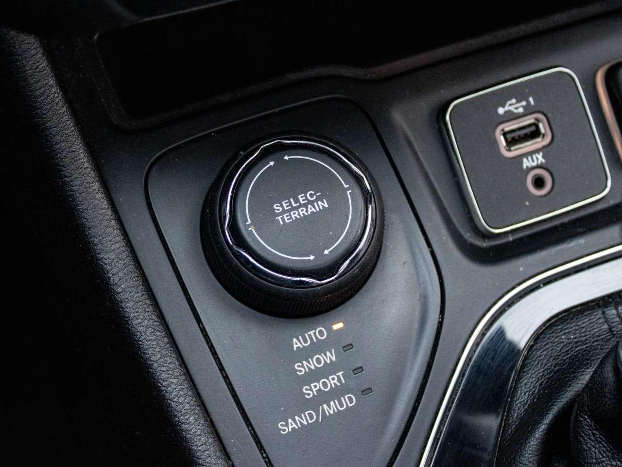 2020 Jeep Cherokee Overland 4x4 Photo