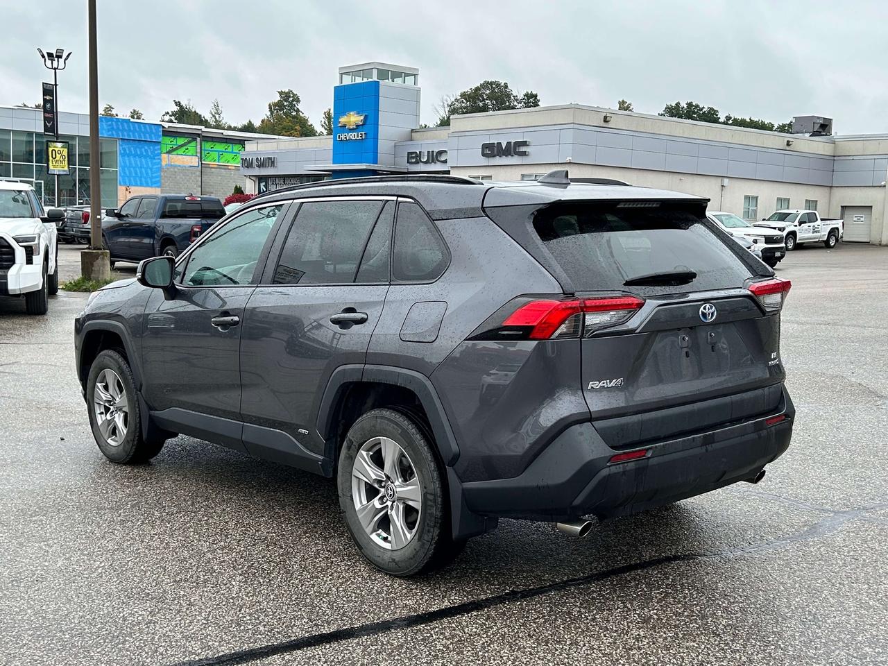2023 Toyota RAV4 LE Photo3