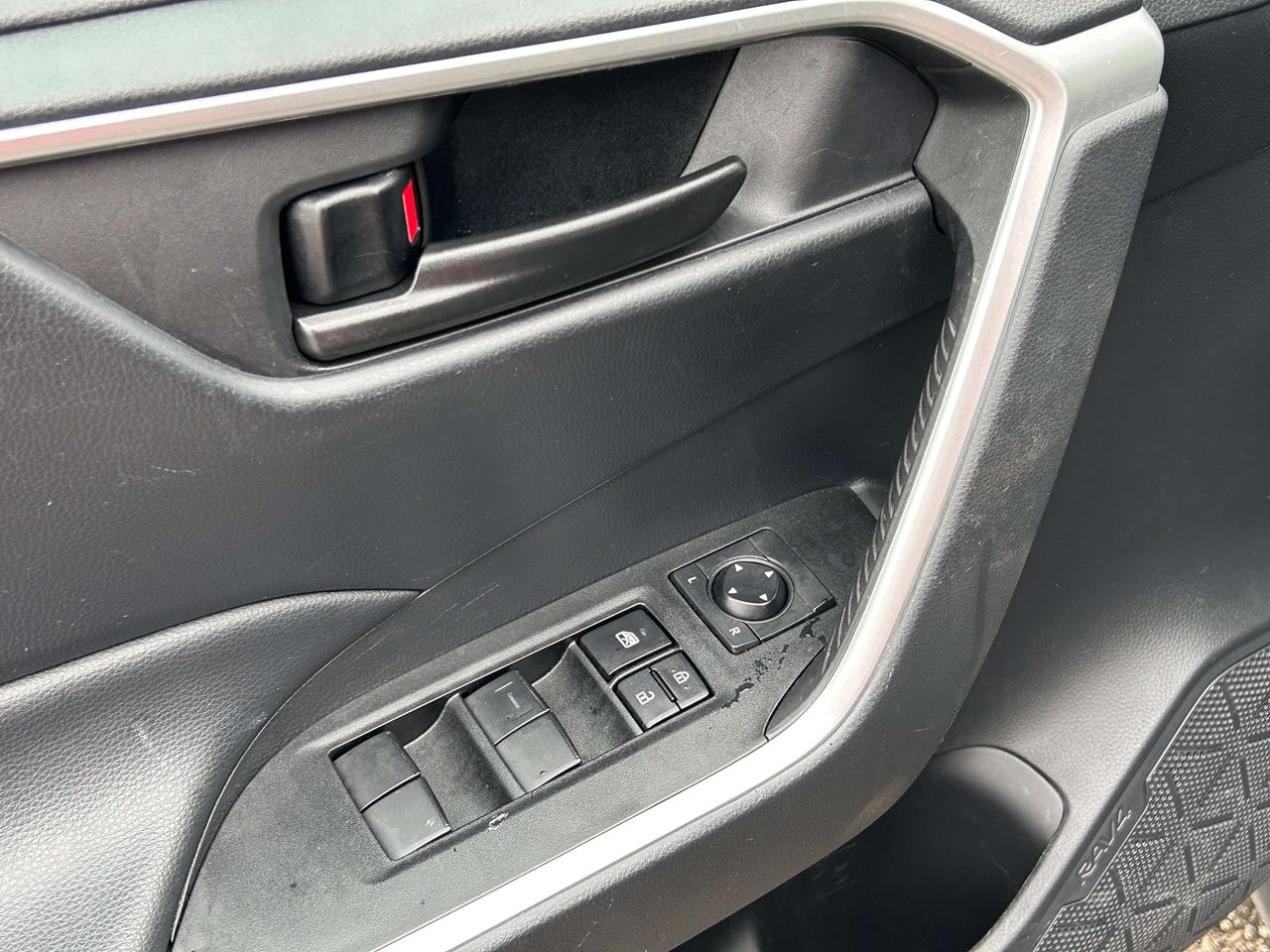 2023 Toyota RAV4 LE Photo