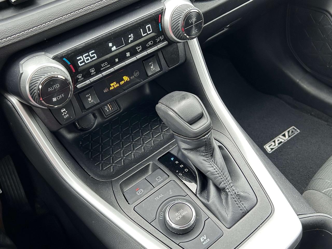 2023 Toyota RAV4 LE Photo