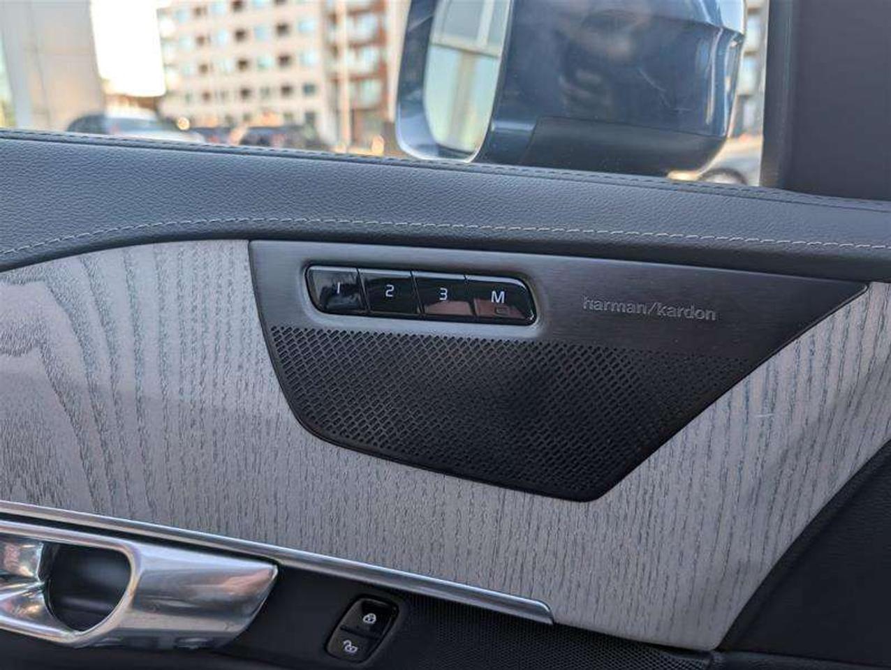 2025 Volvo XC90 B6 Ultra   Lounge   Tow   Low KM   Clean Photo