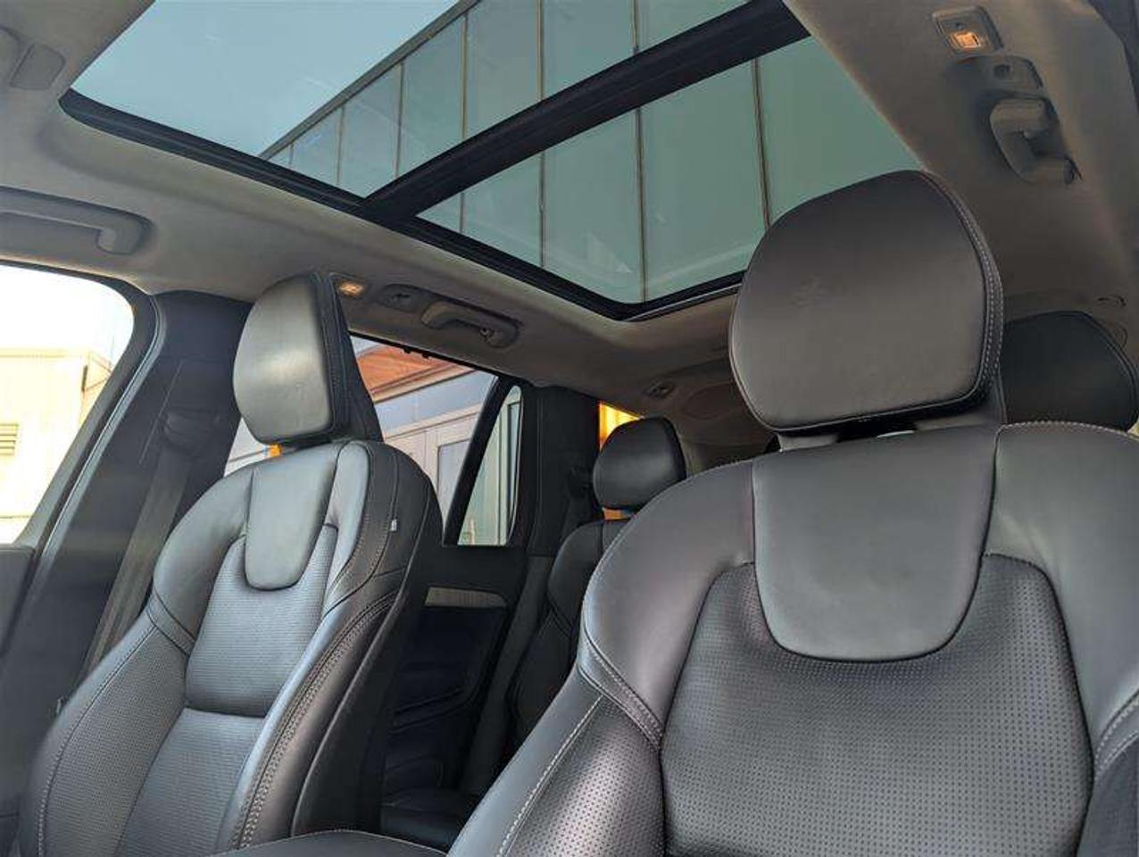 2025 Volvo XC90 B6 Ultra   Lounge   Tow   Low KM   Clean Photo