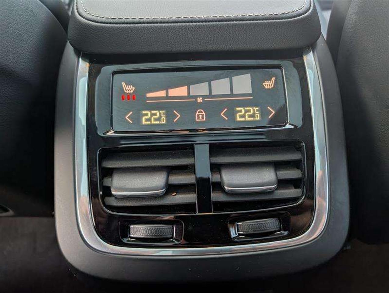 2025 Volvo XC90 B6 Ultra   Lounge   Tow   Low KM   Clean Photo