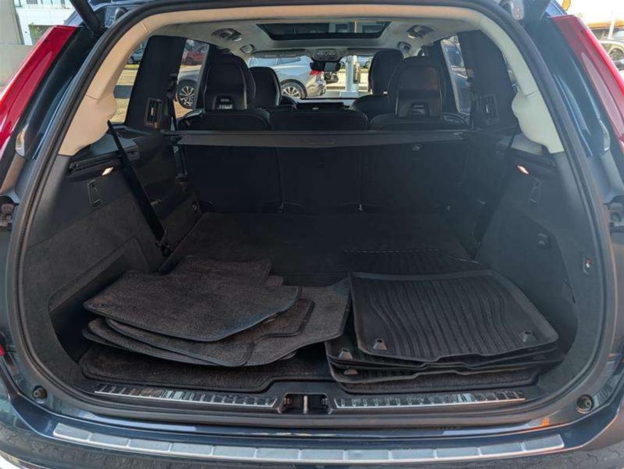 2025 Volvo XC90 B6 Ultra   Lounge   Tow   Low KM   Clean Photo