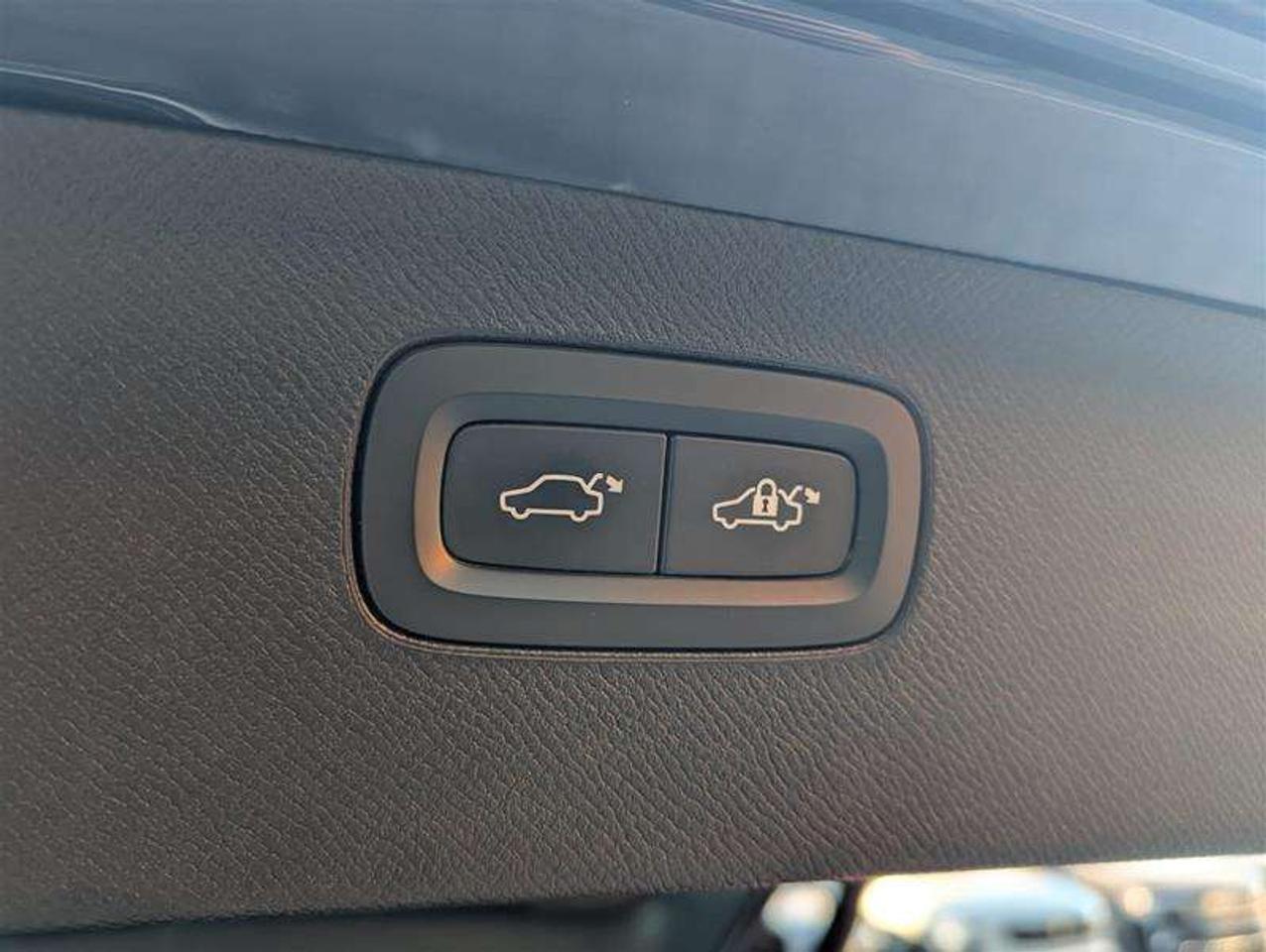 2025 Volvo XC90 B6 Ultra   Lounge   Tow   Low KM   Clean Photo
