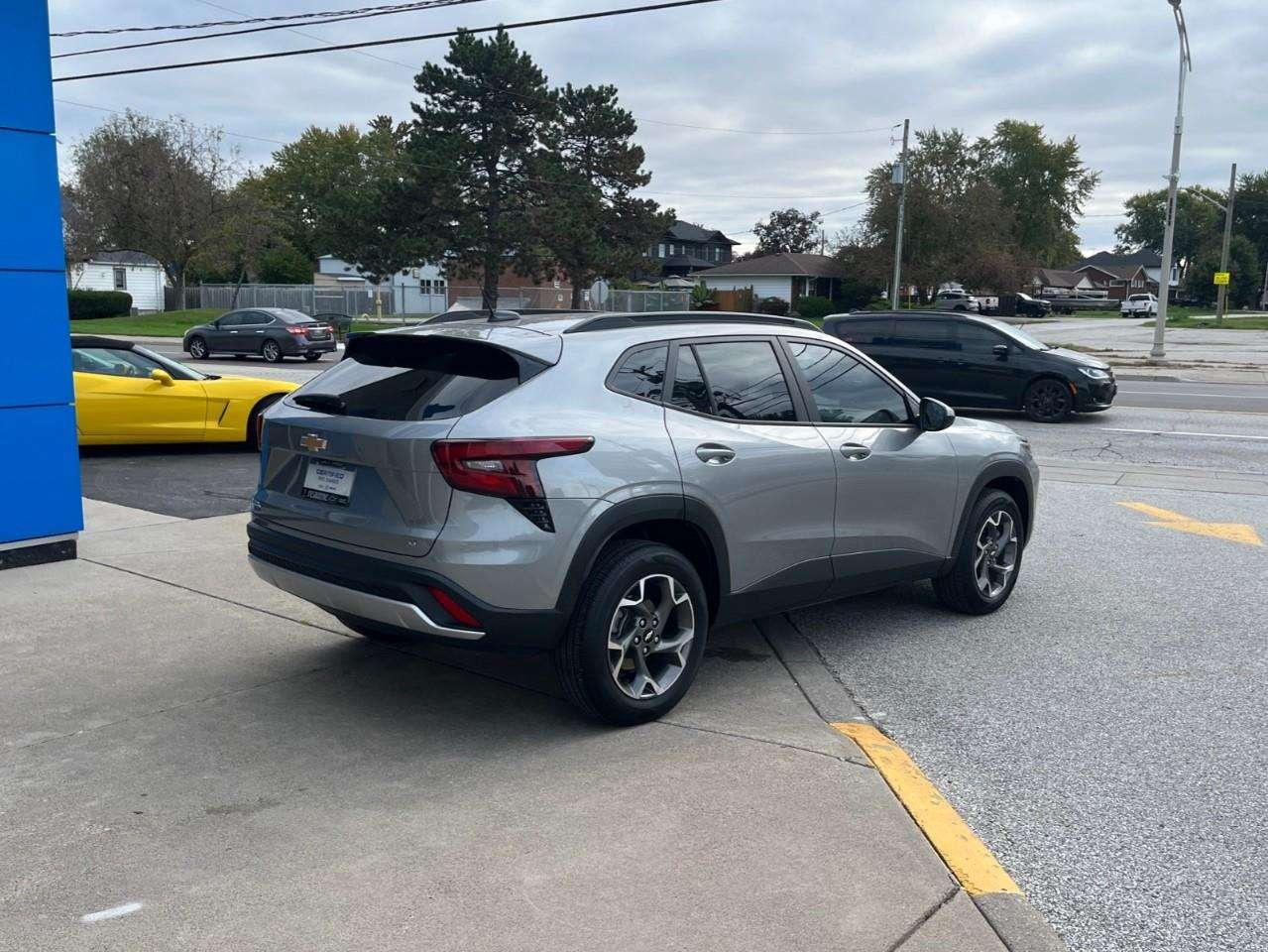 2025 Chevrolet Trax LT SUNROOF PKG CPO RATES APPLY! Photo