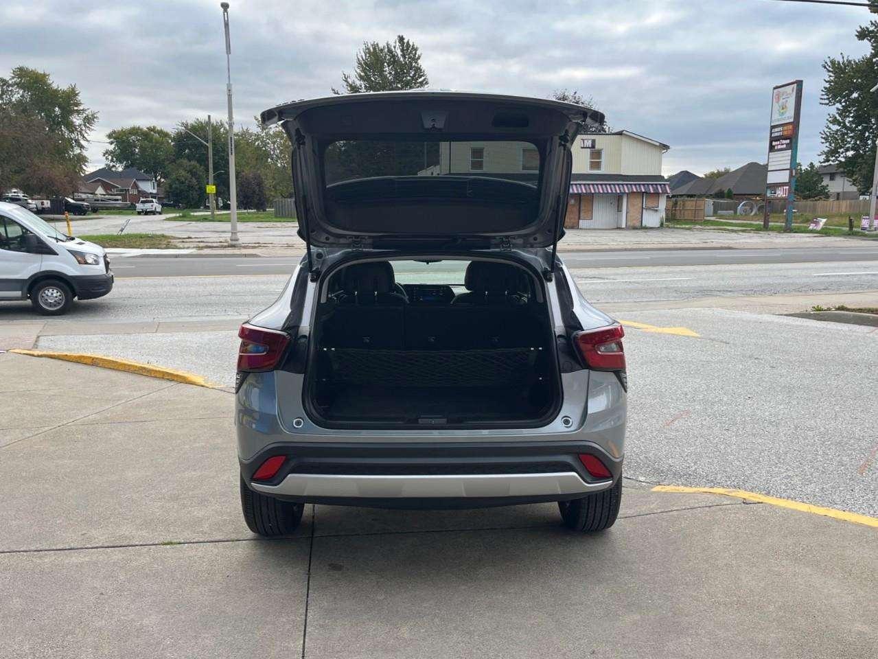 2025 Chevrolet Trax LT SUNROOF PKG CPO RATES APPLY! Photo