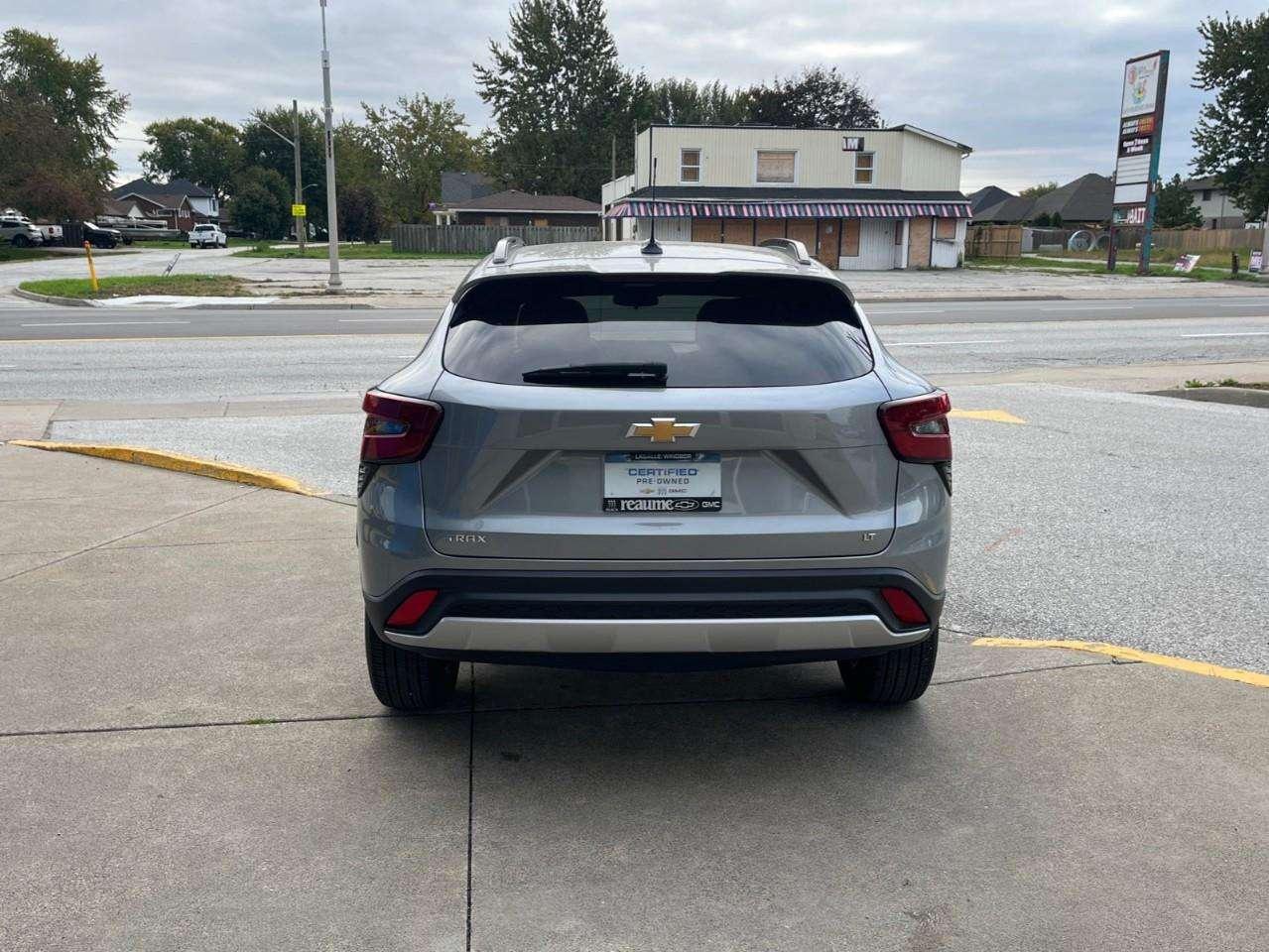 2025 Chevrolet Trax LT SUNROOF PKG CPO RATES APPLY! Photo