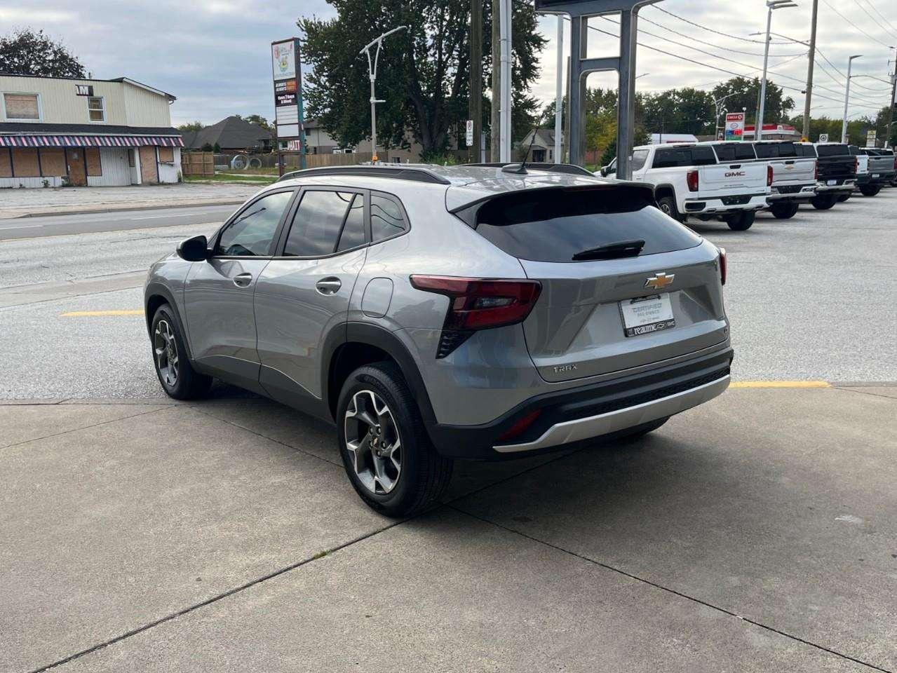 2025 Chevrolet Trax LT SUNROOF PKG CPO RATES APPLY! Photo