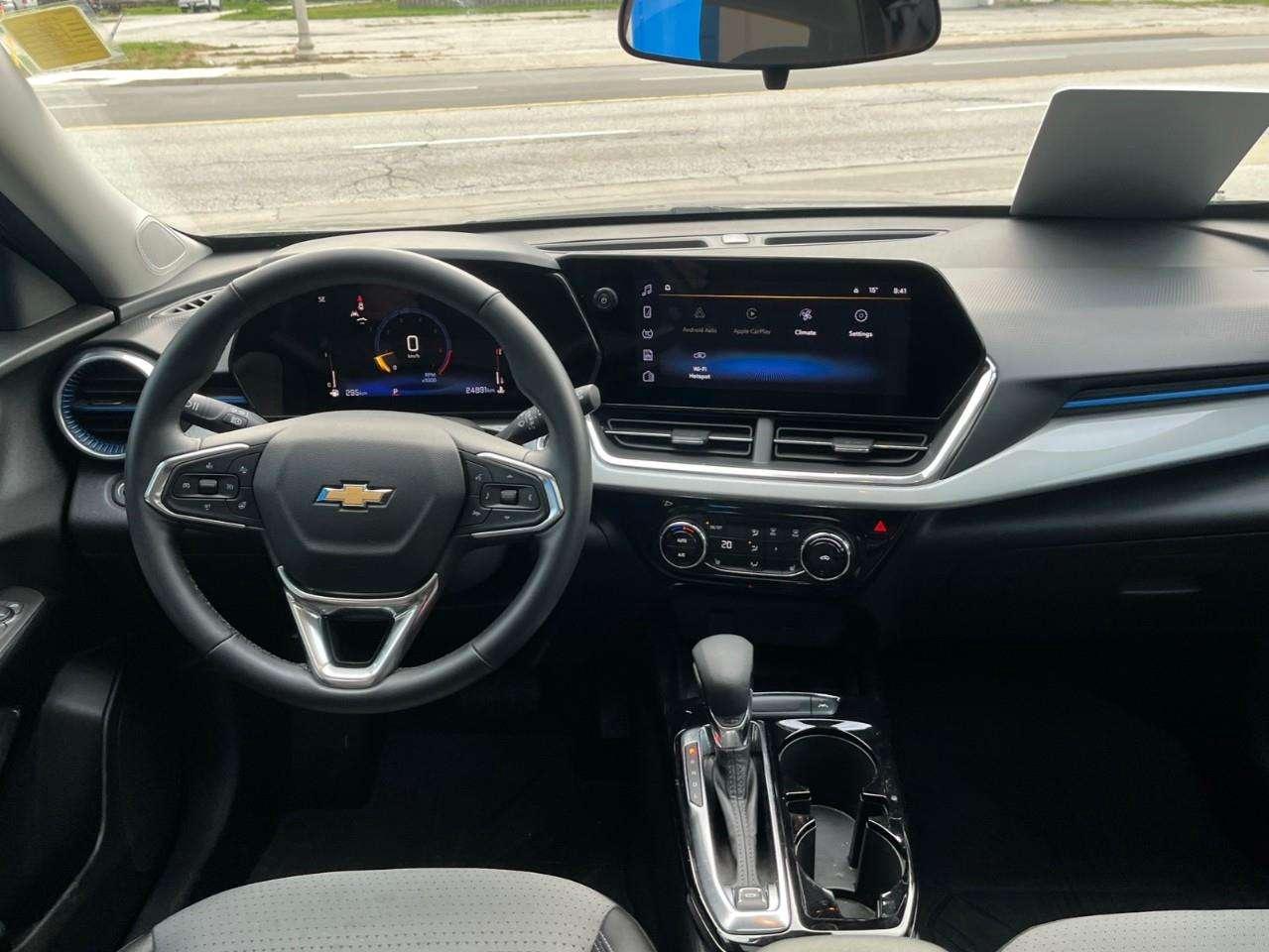 2025 Chevrolet Trax LT SUNROOF PKG CPO RATES APPLY! Photo