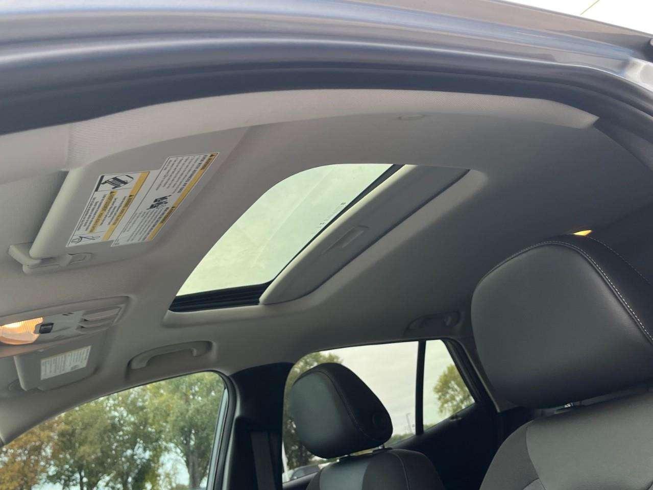 2025 Chevrolet Trax LT SUNROOF PKG CPO RATES APPLY! Photo