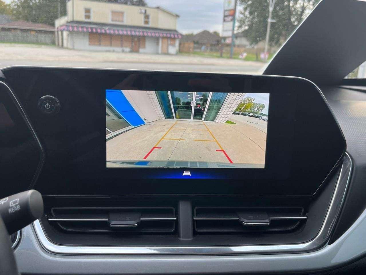 2025 Chevrolet Trax LT SUNROOF PKG CPO RATES APPLY! Photo