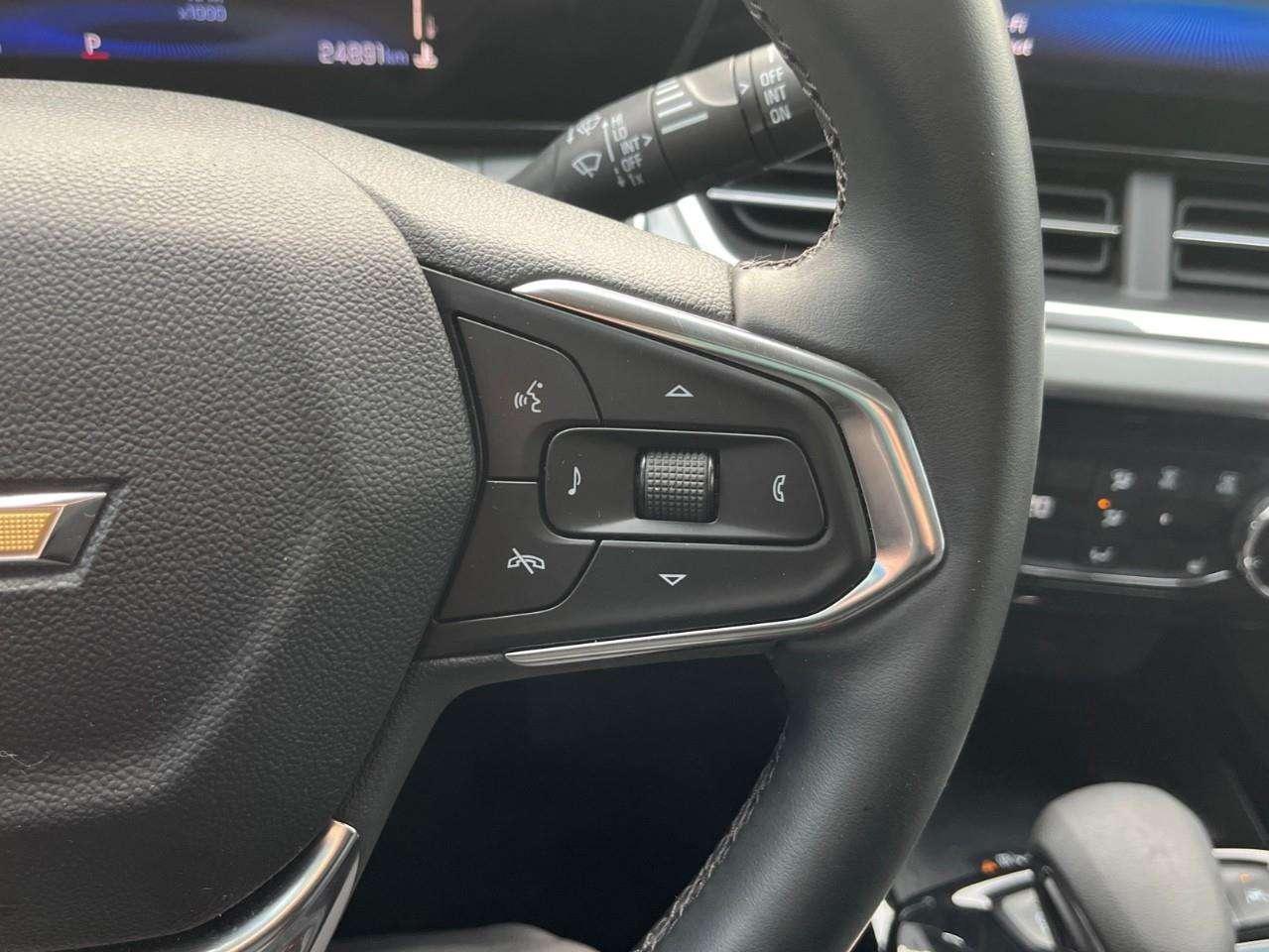 2025 Chevrolet Trax LT SUNROOF PKG CPO RATES APPLY! Photo