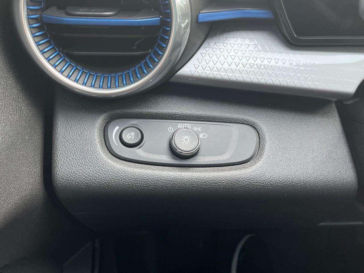 2025 Chevrolet Trax LT SUNROOF PKG CPO RATES APPLY! Photo