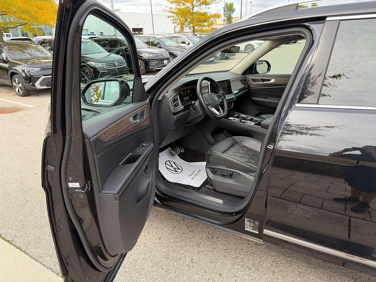 2024 Volkswagen Atlas EXECLINE Photo