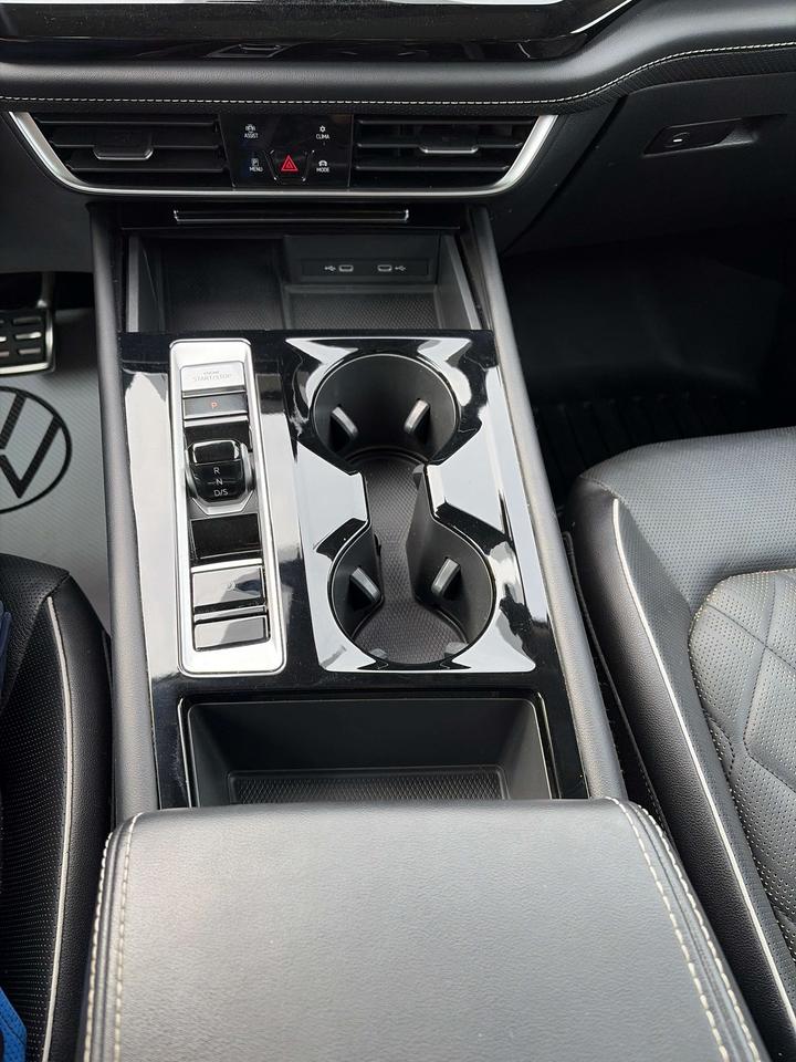 2024 Volkswagen Atlas EXECLINE Photo