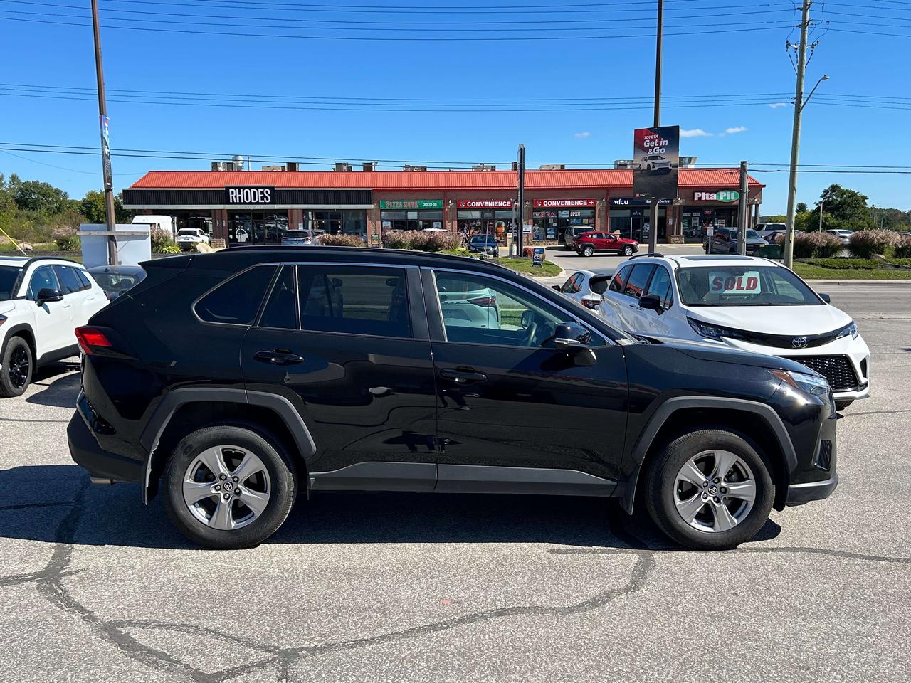 2025 Toyota RAV4 XLE   ONE OWNER Photo