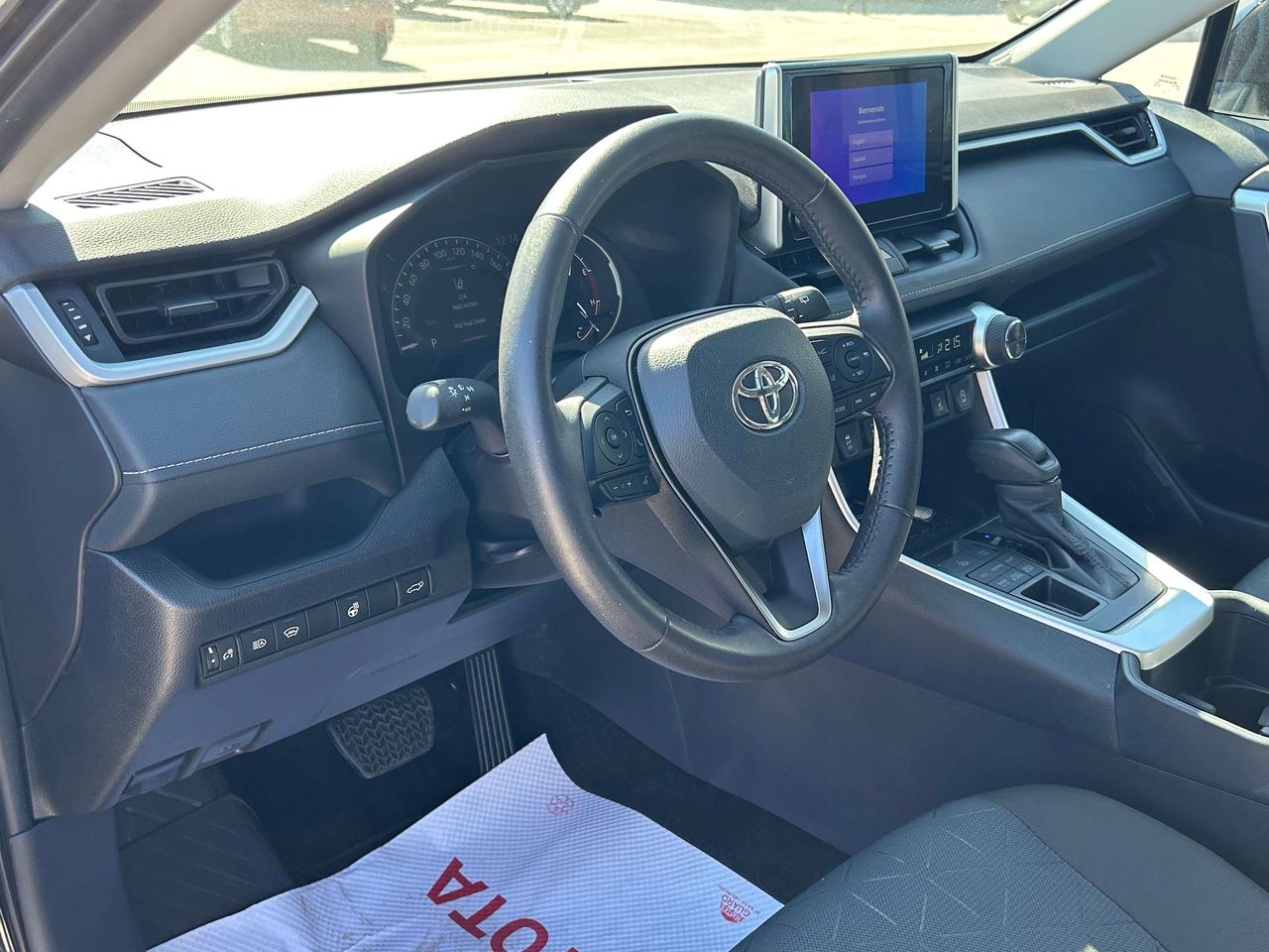 2025 Toyota RAV4 XLE   ONE OWNER Photo