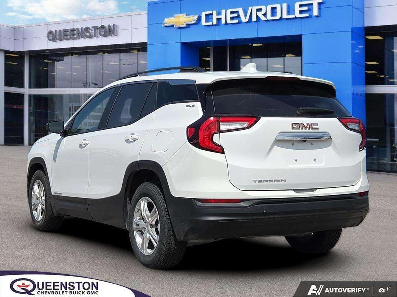 2024 GMC Terrain SLE   OFF LEASE   WELL MAINTAINED   CARPLAY Photo