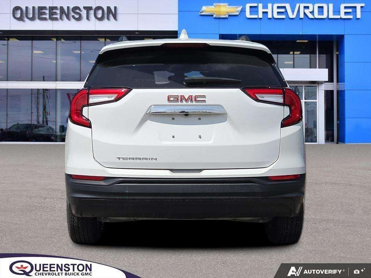 2024 GMC Terrain SLE   OFF LEASE   WELL MAINTAINED   CARPLAY Photo