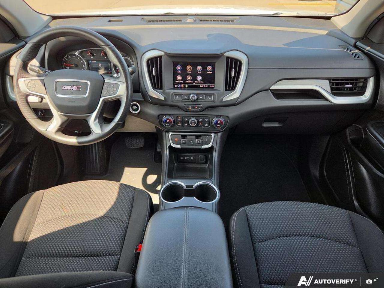 2024 GMC Terrain SLE   OFF LEASE   WELL MAINTAINED   CARPLAY Photo