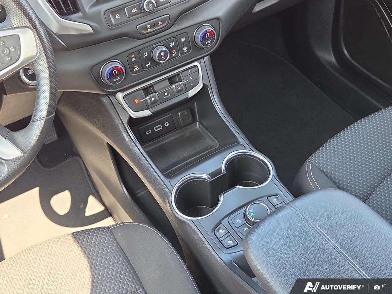 2024 GMC Terrain SLE   OFF LEASE   WELL MAINTAINED   CARPLAY Photo